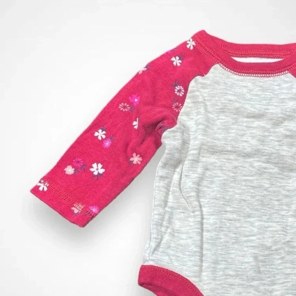 4/$20 Old Navy Floral Print  Gray Onesie - Picture 2 of 4